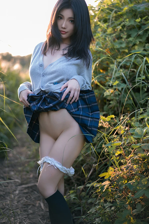 网红美女桃良阿宅 外出JK半裸正当时